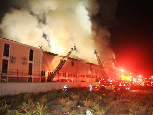 arnavutkoy-yangin-2013-fabrika