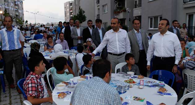 egemen-bagis-arnavutkoy-iftarda-2012