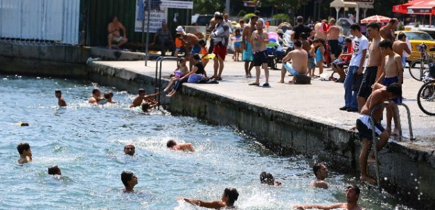 sicaktan_bunalan_istanbullular_denize_kostu_1408192842_2785