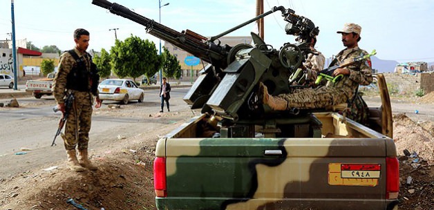 yemen_basbakaninin_konvoyuna_silahli_saldiri_1421666043_1432